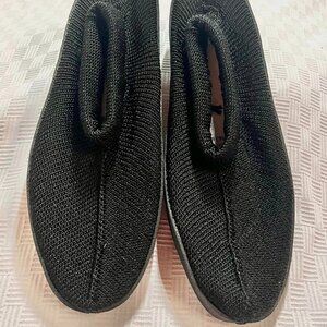 Size 12 Men's Black Fabric Water/Beach Shoes - Like New Condition